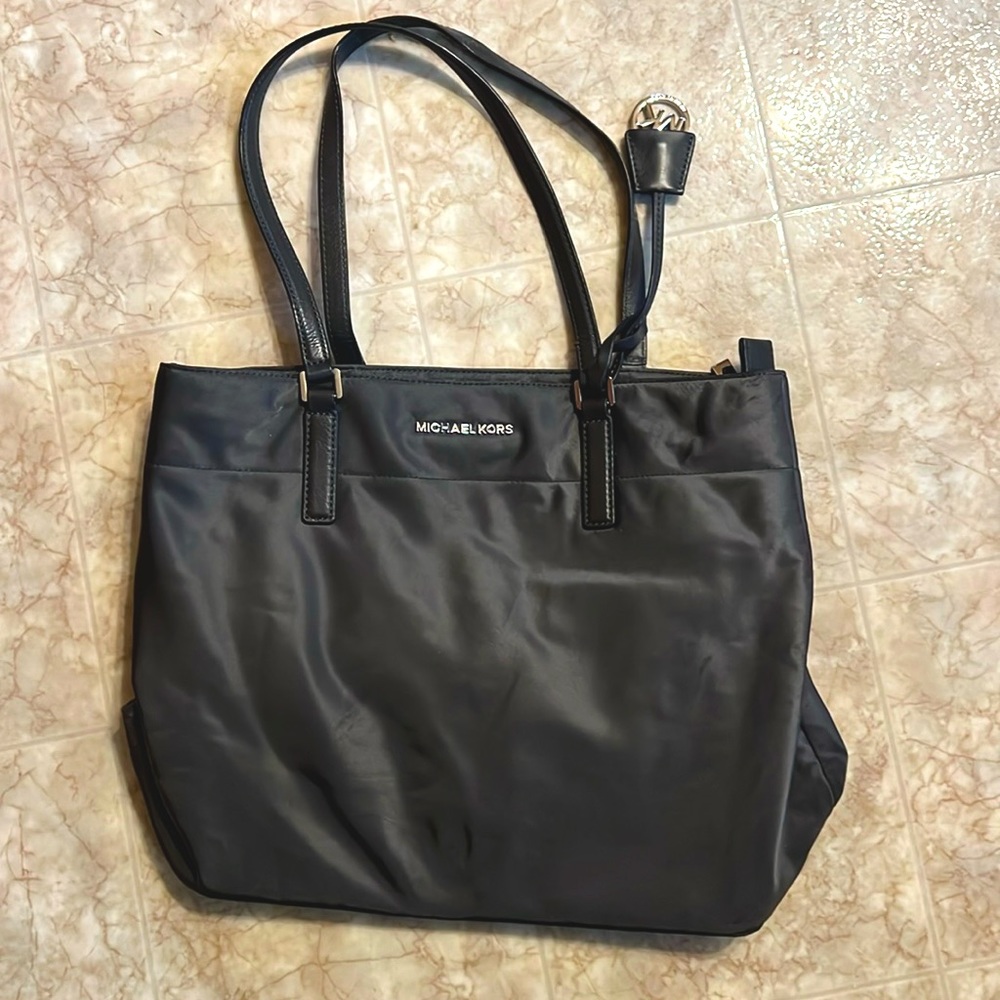 Michael kors tote excellent condition